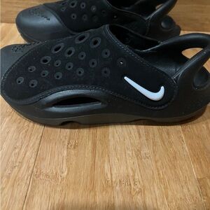 Kids nike swim shoes size 1